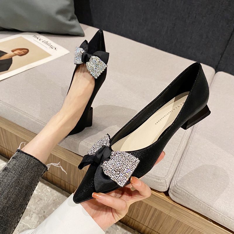 Bowknot Rhinestone Szpiczasty Nosek Płaski Niski Obcas Płaskie Buty Damskie 2024 Wiosna Nowe Płytkie Usta Wygodne Z Groszku
