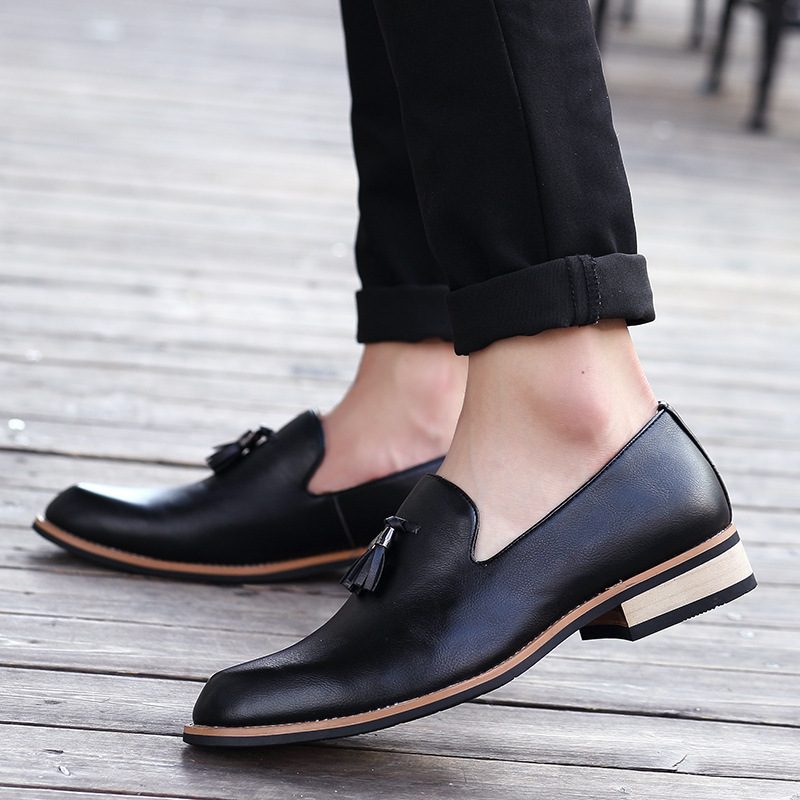 Jesienne Nowe Brogue Buty Casualowe Mokasyny Męskie Stylista Włosów Pointy Toe Wizytowe Do Jazdy Samochodem Fala